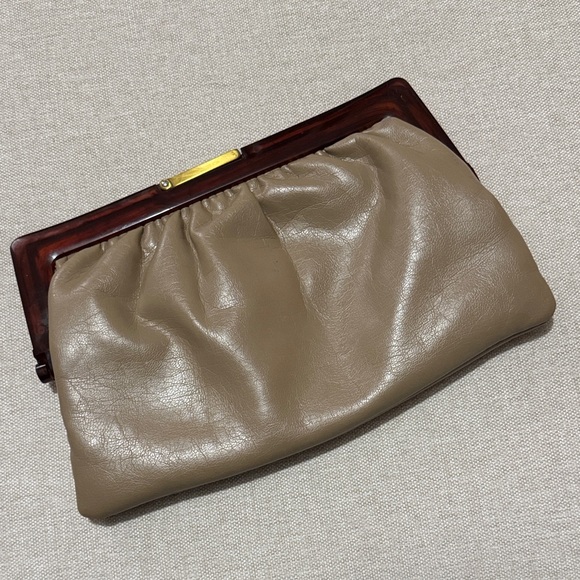 Vintage Handbags - Gorgeous Vintage Clutch-Faux Leather-Lucite Trim in Brown-Gold Tone Metal Close